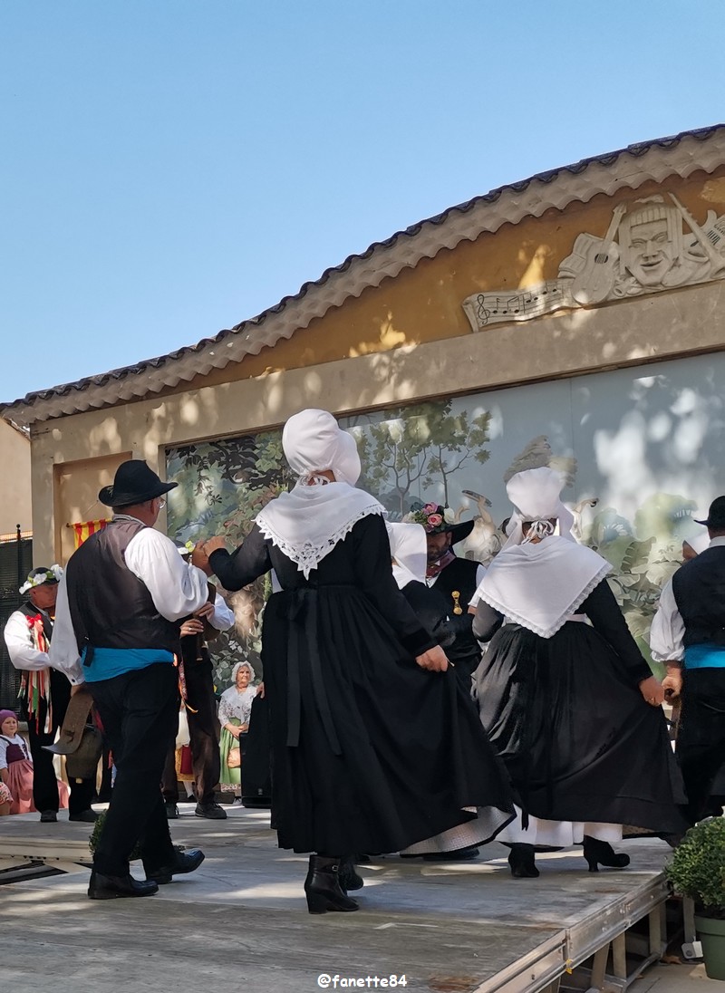 pernes_costumes (57).jpg