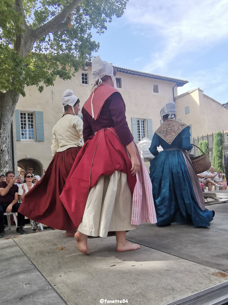 pernes_costumes (64).jpg