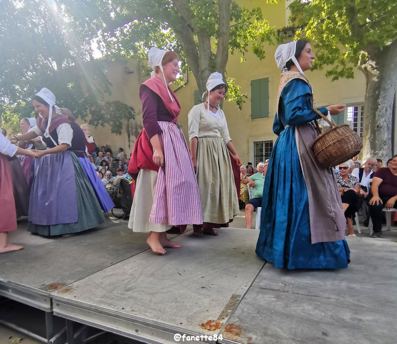 pernes_costumes (65).jpg