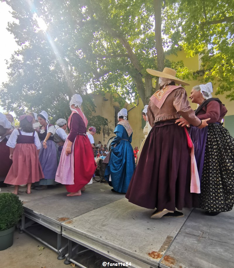 pernes_costumes (67).jpg
