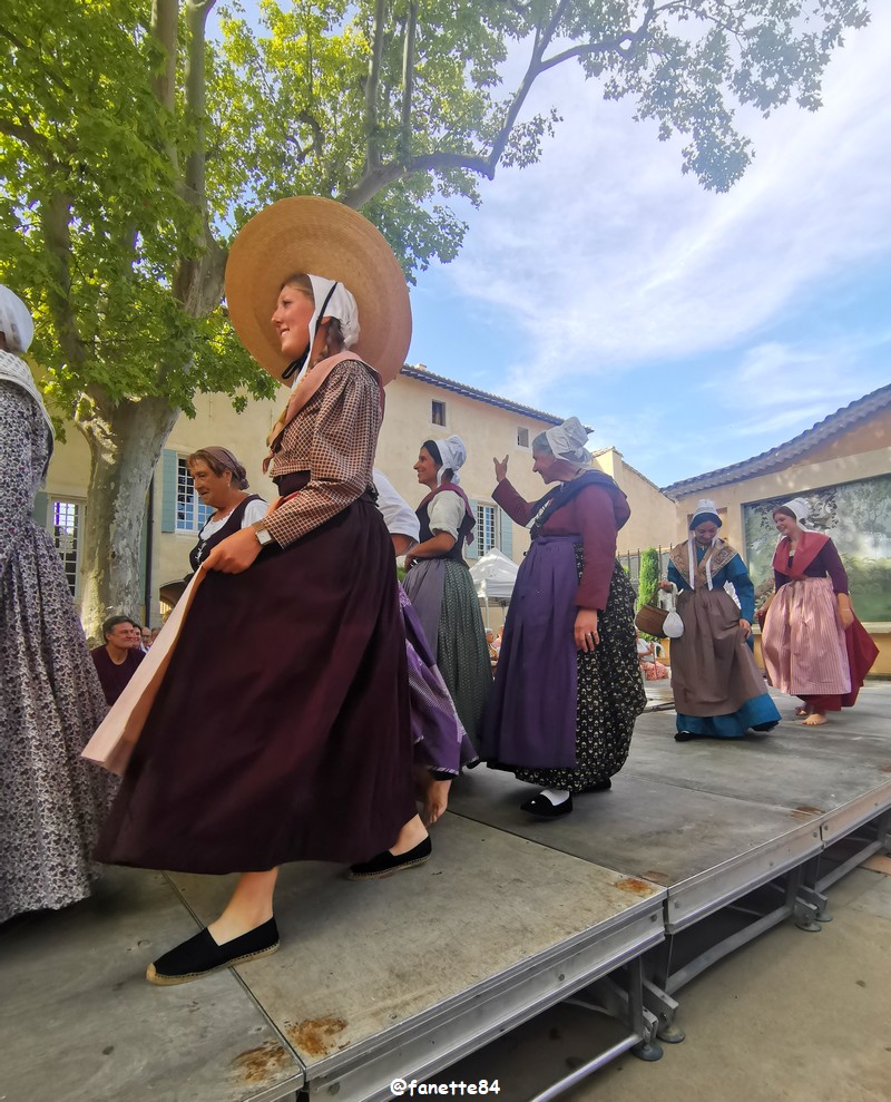 pernes_costumes (70).jpg