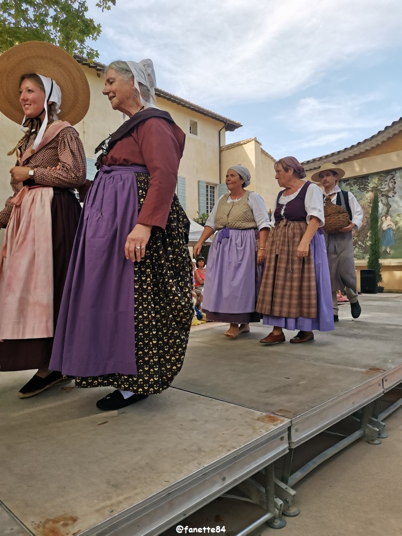 pernes_costumes (91).jpg