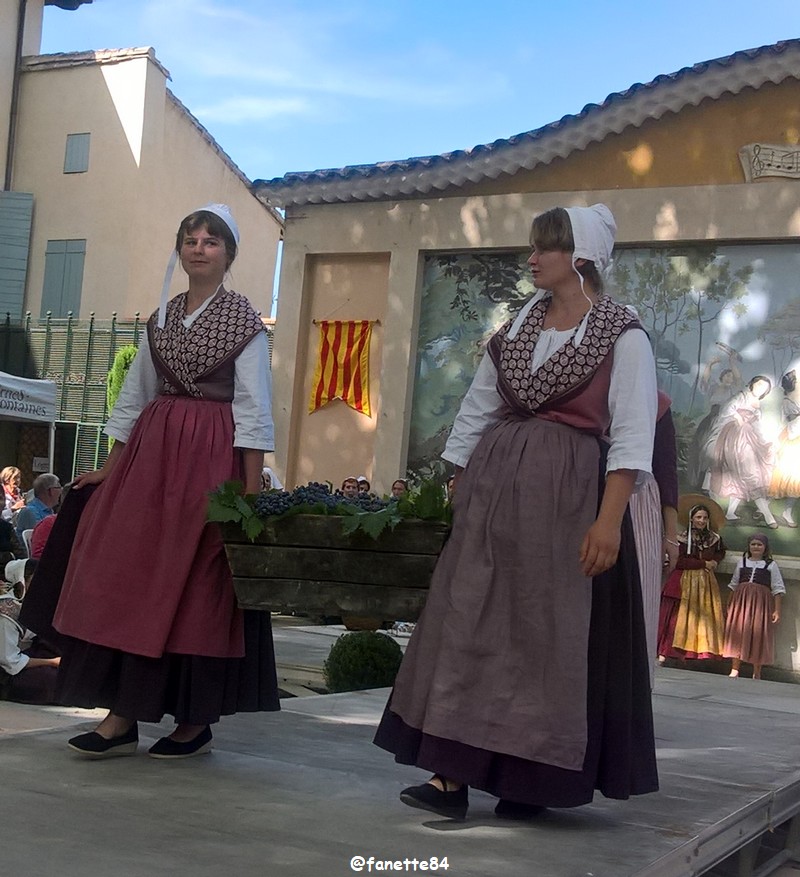 pernes_costumes (103).jpg