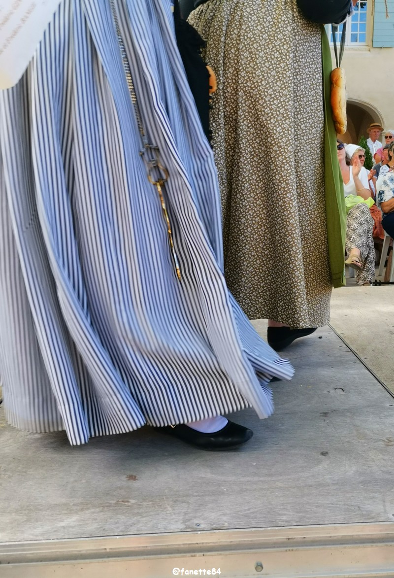 pernes_costumes (109).jpg