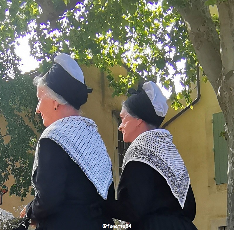 pernes_costumes (134).jpg