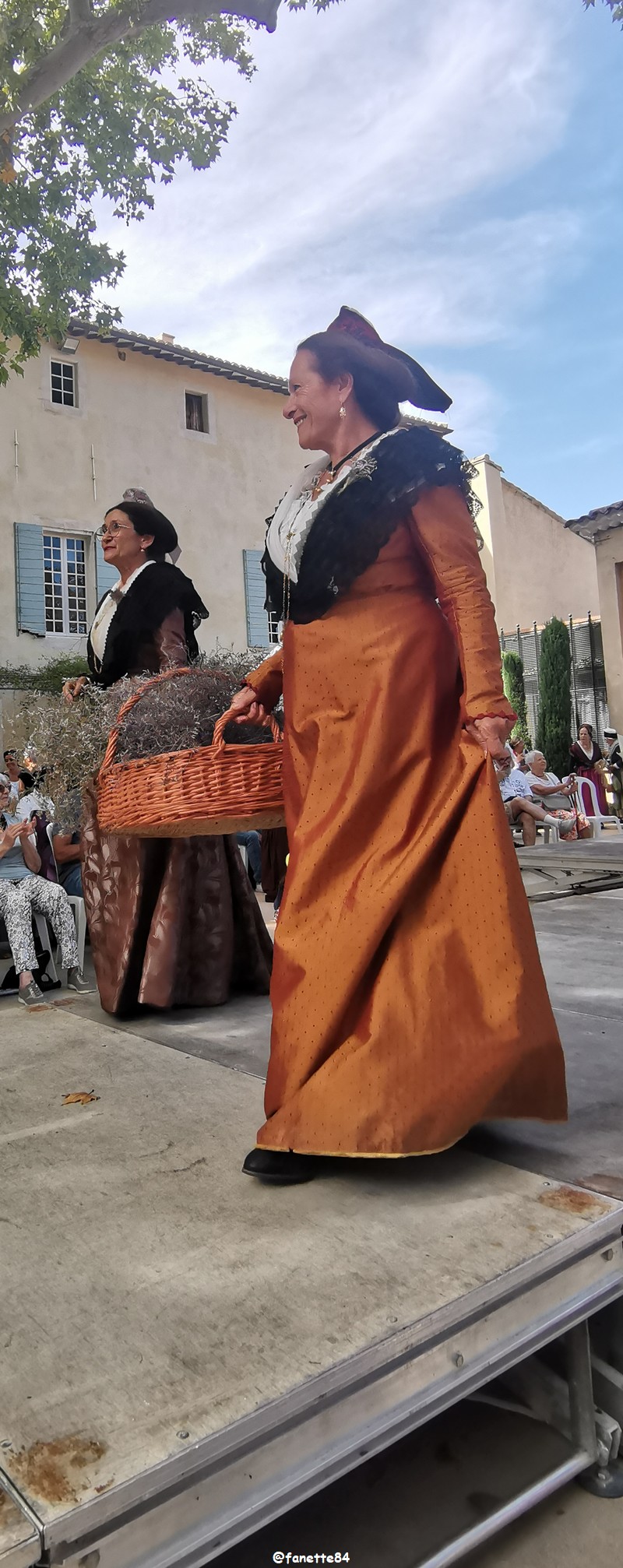 pernes_costumes (131).jpg