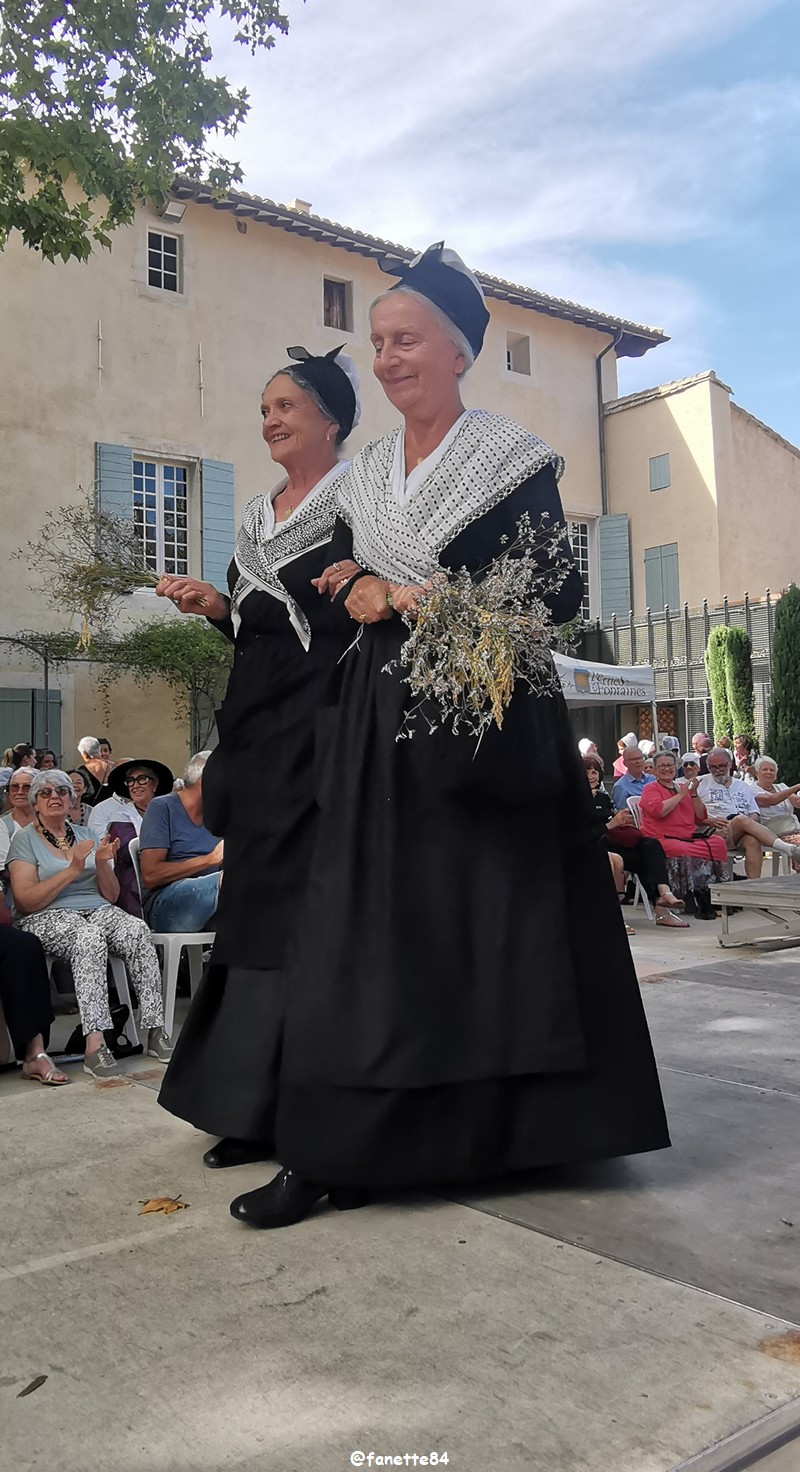 pernes_costumes (135).jpg