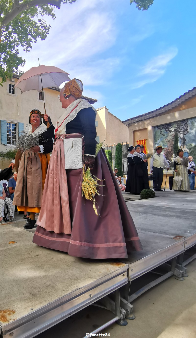 pernes_costumes (137).jpg