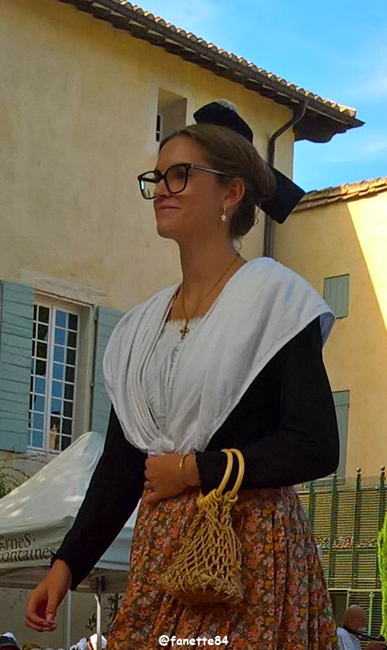 pernes_costumes (21) bis.jpg