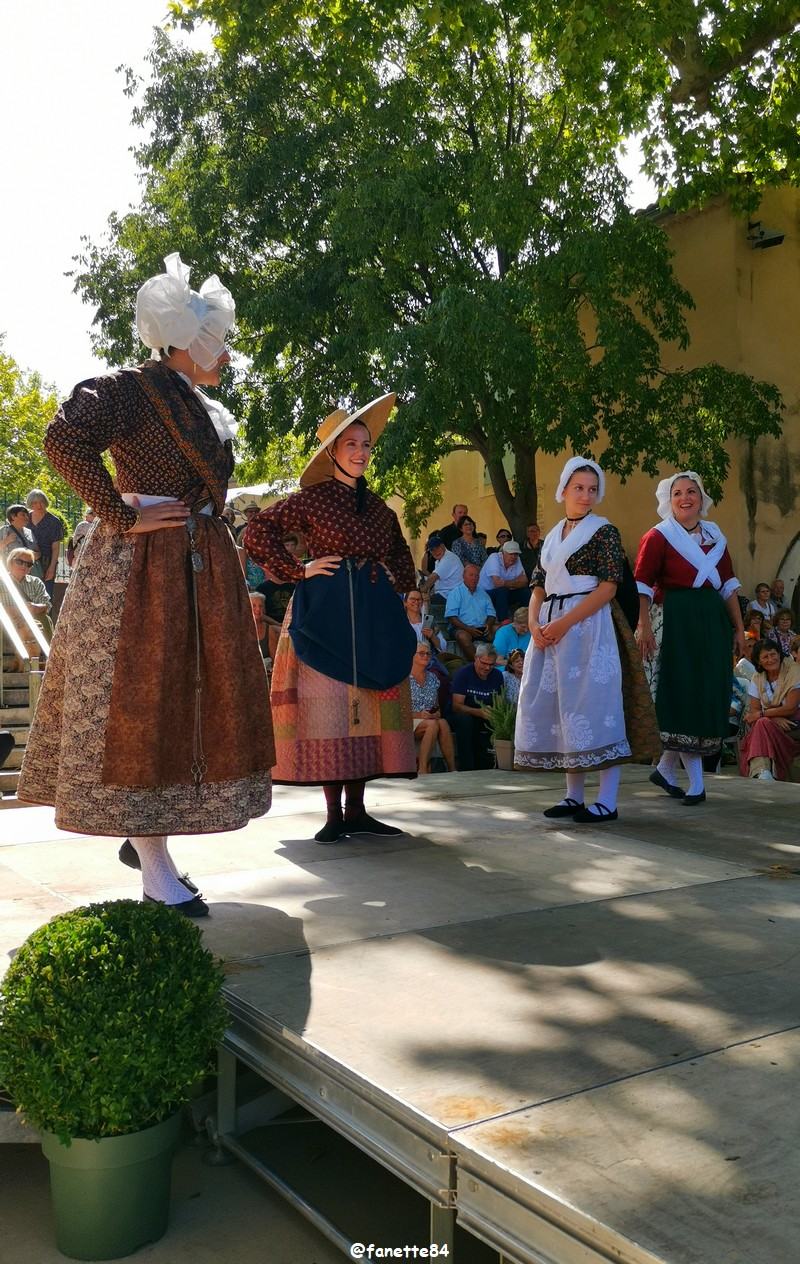 pernes_costumes (237).jpg