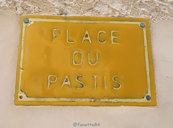 lioux_place-pastis.jpg
