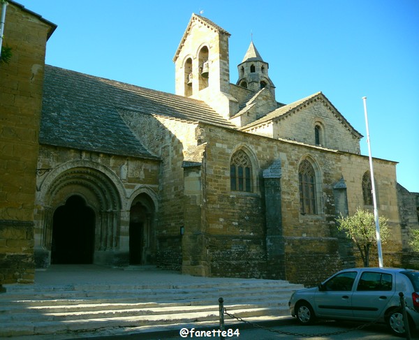 valréas eglise.JPG