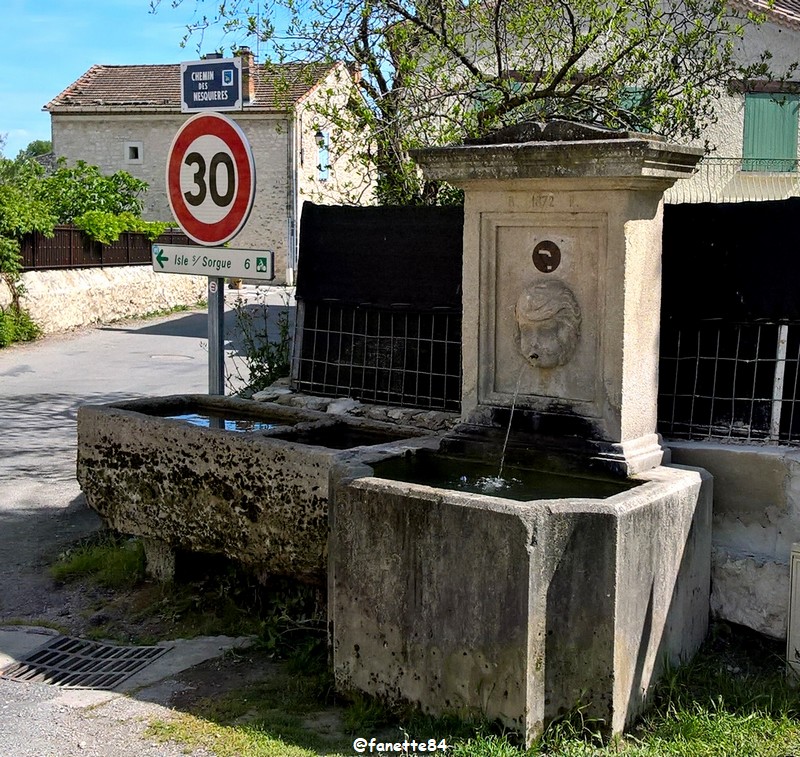 velleron (47) fontaine chemin des nesquières.jpg