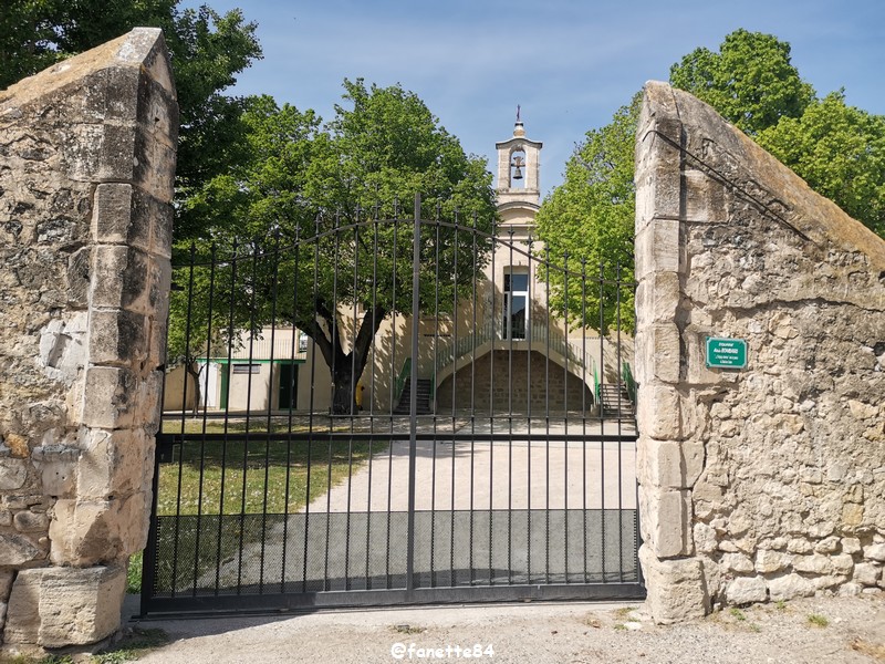 velleron (178) portail du vieil hopital.jpg