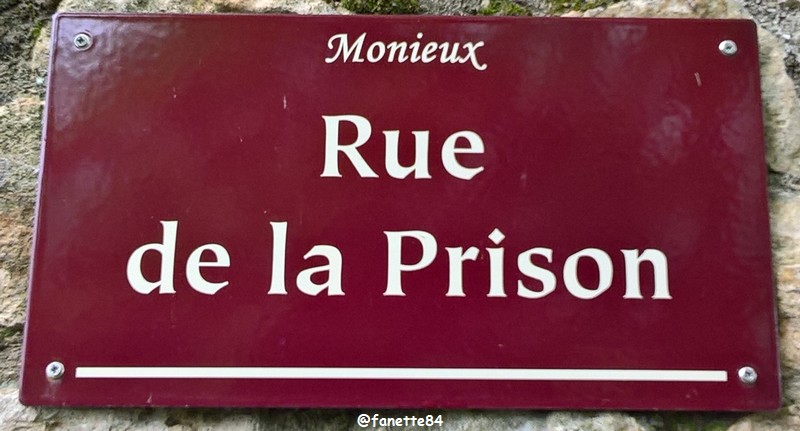 monieux rue de la prison (60).jpg