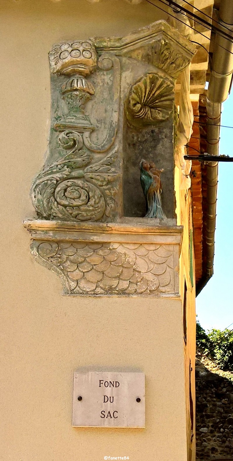 villedieu statuette mur (78).jpg