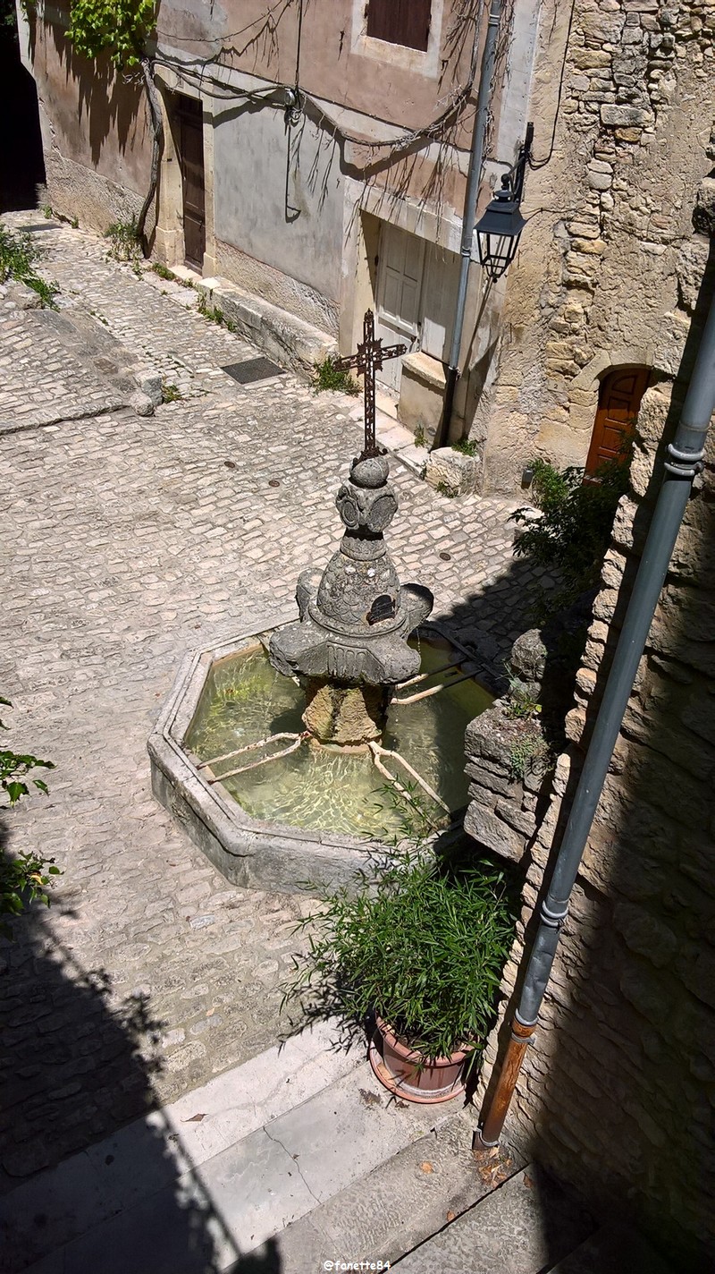 le-crestet fontaine (107).jpg