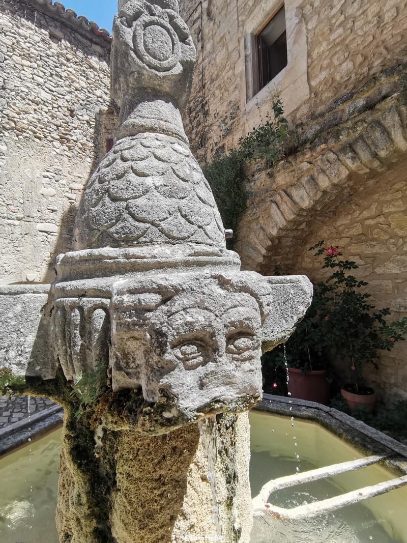 le-crestet fontaine (110).jpg