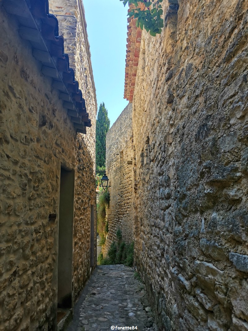 le-crestet rue du village (28).jpg