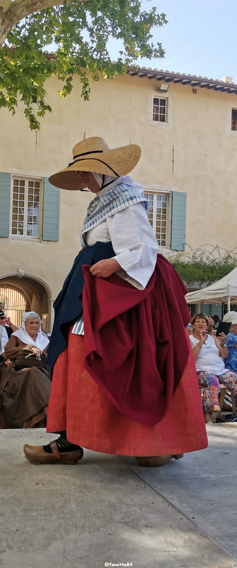 pernes_defile_costumes_anciens (169).jpg