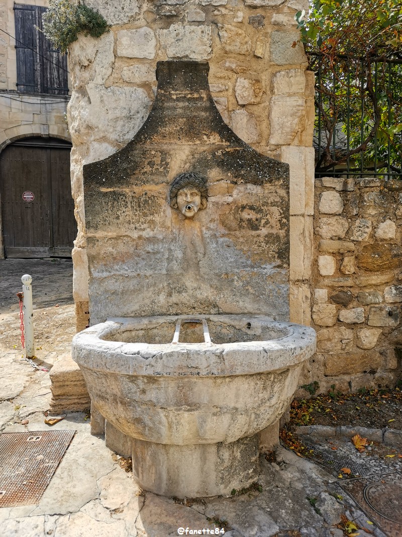pernes fontaine (51).jpg