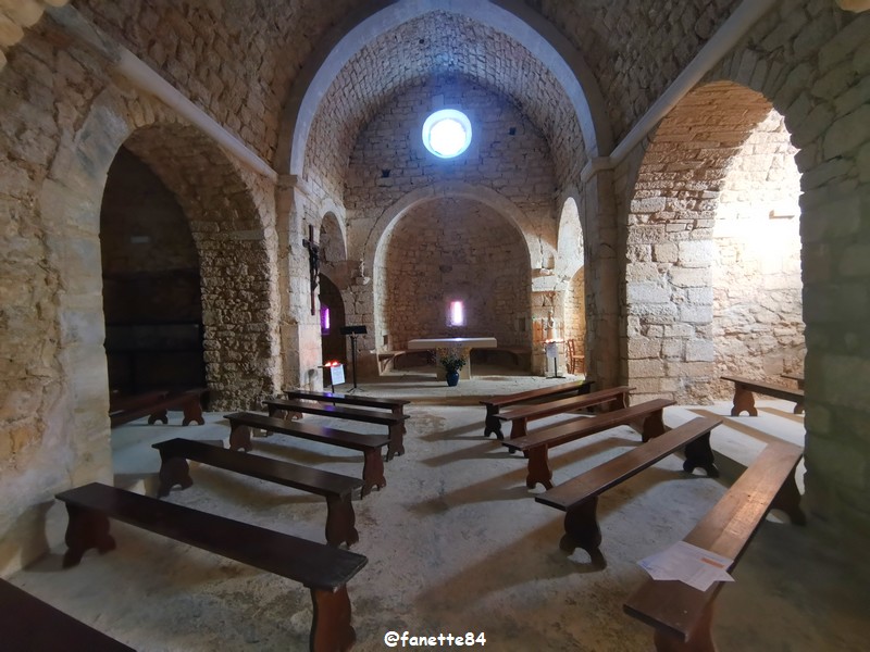 suzette (25) chapelle intérieur.jpg