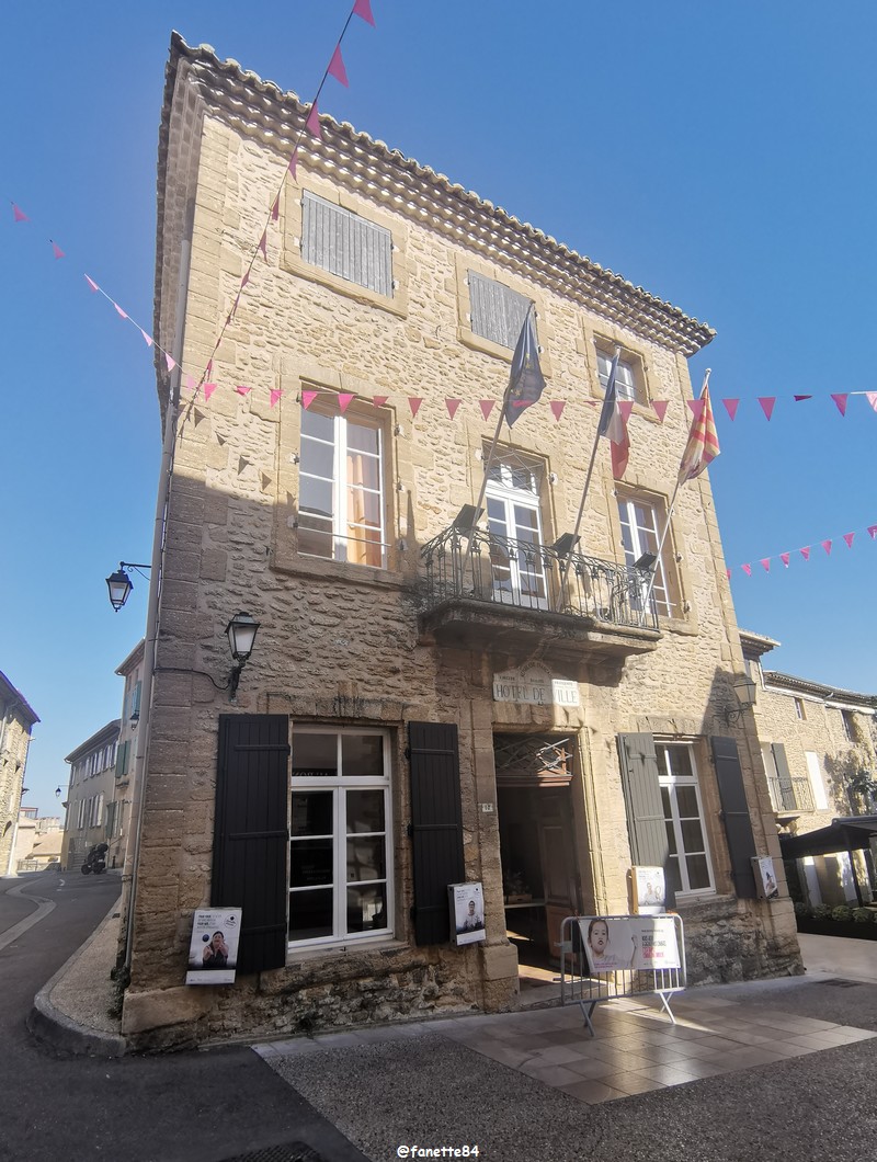 chateauneuf-pape (168) mairie bis.jpg