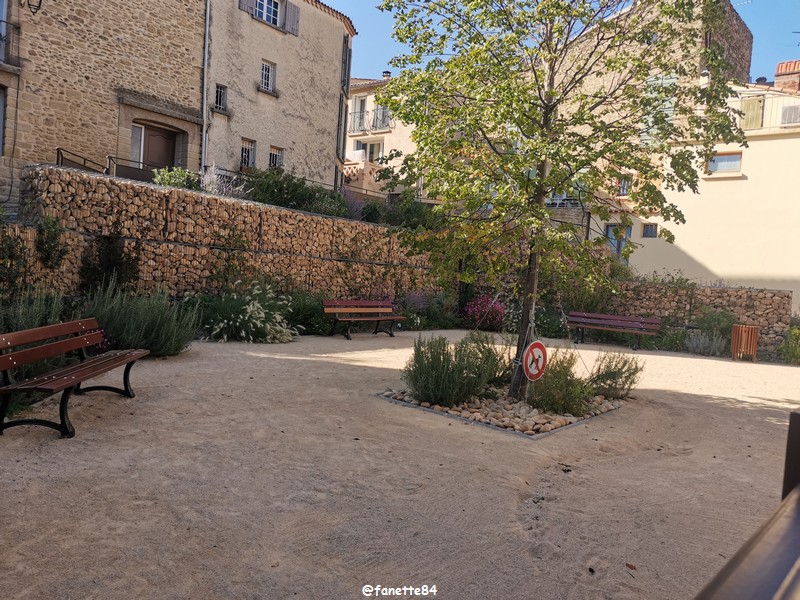 0000 chateauneuf-pape (150) square.jpg