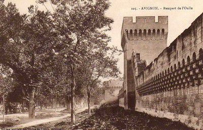 Vieux remparts de L'Oulle à Avignon