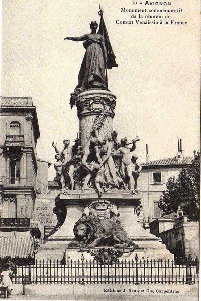 A Avignon, Monument commémoratif de la réunion du Comtat Venaissin à la France.