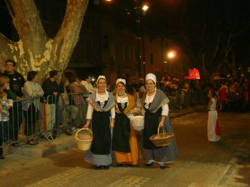 Costumes de Provence.