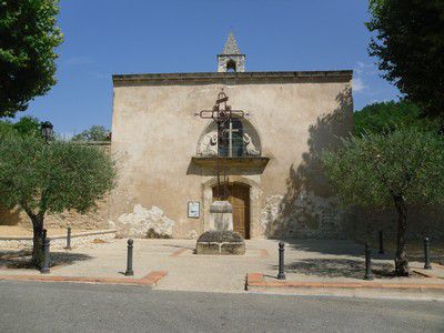 Entrée du cimetiére de la chapelle des Pénitents à Mondragon