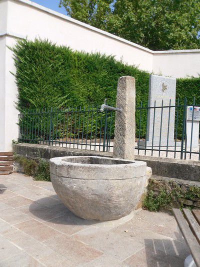 Fontaine à Piolenc