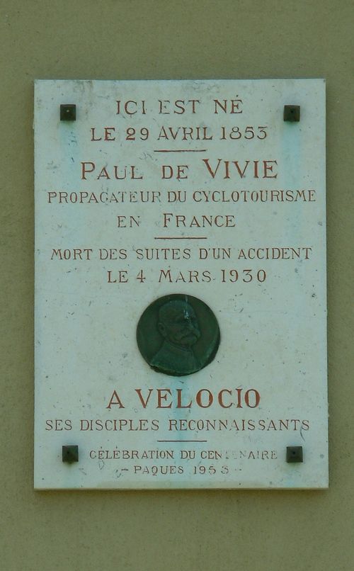 Plaque de Paul de Vivié à Pernes les Fontaines