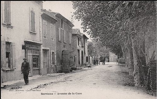 Sarrians. Avenue de la gare.