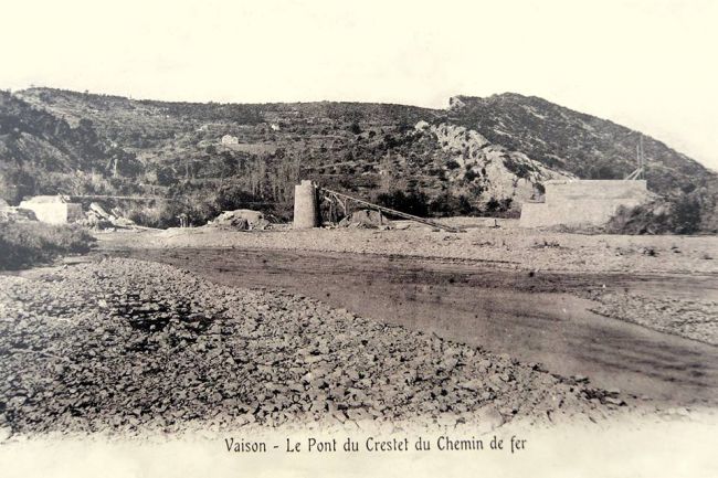 Vaison la romaine. Le pont du chemin de fer du Crestet