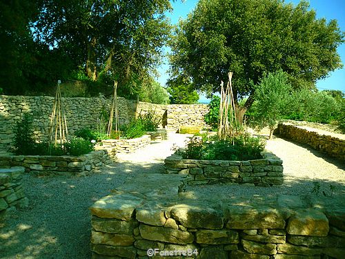 Jardin médiéval de la Chapelle de Notre Dame d'Aubune à Beaumes de Venise