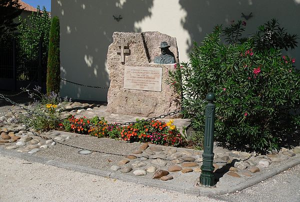 Morières lès Avignon. Monument aux Morts
