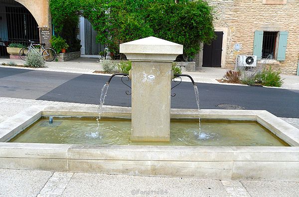 Fontaine à Goult