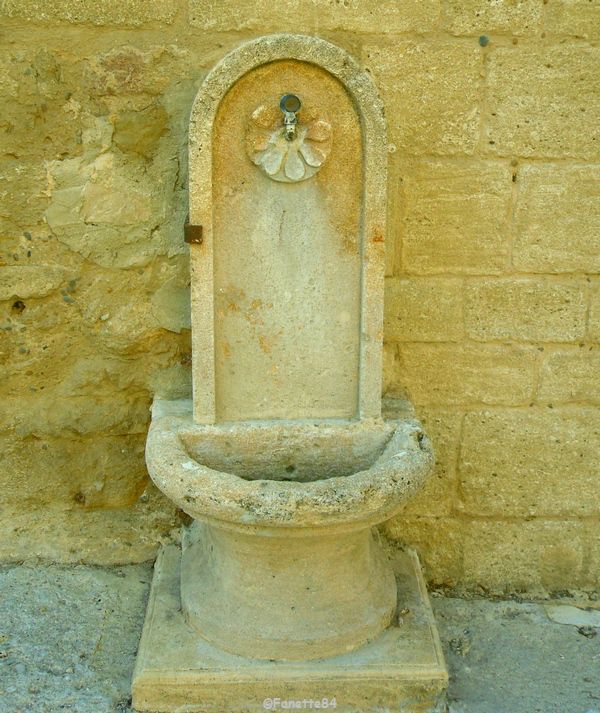 Fontaine à Courthézon