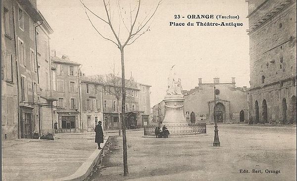 Orange. Place du Théâtre Antique.