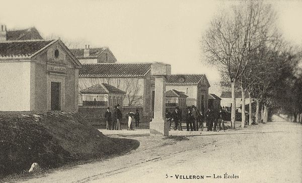 Velleron. Les écoles