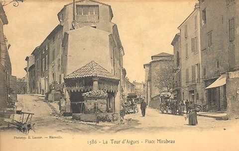 La Tour d'Aigues. Place Mirabeau