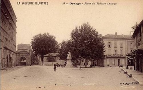 Orange. Place du Théatre Antique