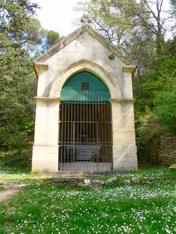 Petite chapelle sur le parcours de la source miraculeuse de St Gens