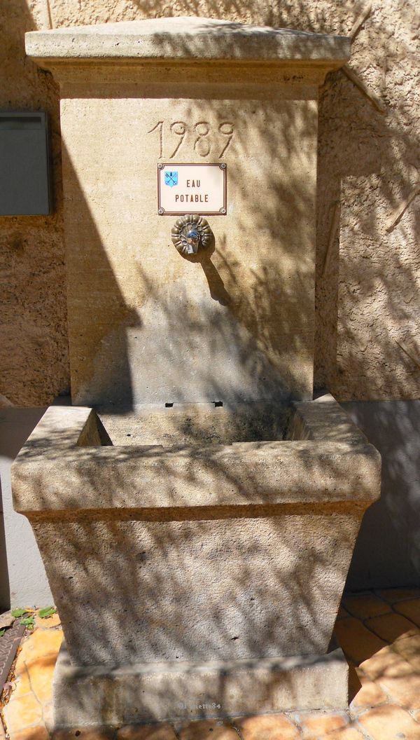 Fontaine à Sarrians