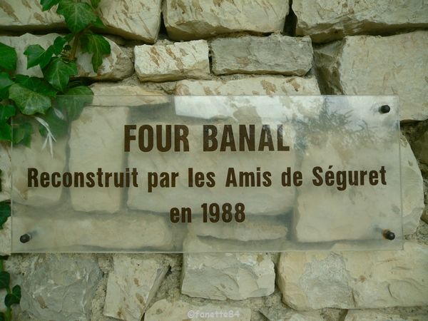 Plaque du four banal à Séguret