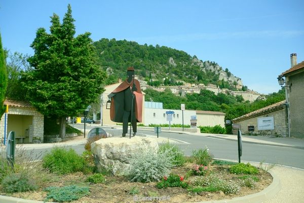 Rond point à Séguret