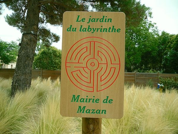 Le jardin du labyrinthe à Mazan