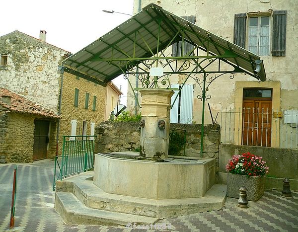 Fontaine à Malemort du Comtat